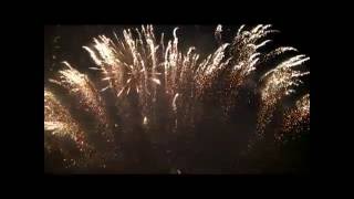 ► Feu dartifice à Montmartre pour la fête des vendanges 2012 [upl. by Annayhs]