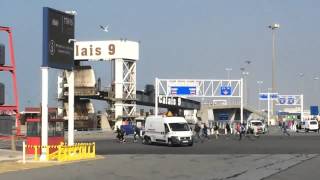 Moment migrants attempted to storm PampO Ferry in Calais caught on camera [upl. by Alahc287]