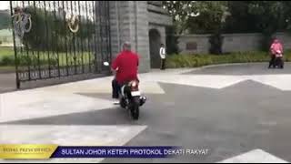 Sultan Johor keluar dari istana naik motor untuk jumpa rakyat [upl. by Worthy]