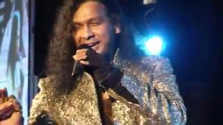 Chhupana Bhi Nahin Aata sung by Vinod Rathod in Kuwait on 12th April 2013mp4 [upl. by Audres275]