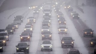 Schneesturm in USA legt Verkehr in Teilen des Landes lahm [upl. by Hsu]