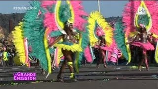 Le Carnaval de Nice bat son plein [upl. by Nnylyak715]