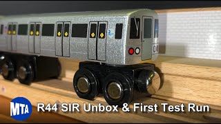 Munipals MTA R44 Staten Island Railway Unbox amp First Test Run [upl. by Nairam]