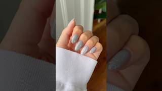 Snygga glittriga gråa naglar 🩶💅🏼 trydippi dippi dippinails dippikit nails nailinspo [upl. by Tamera]