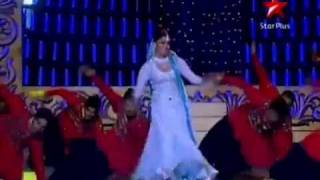 HQ Aishwarya Rai LIVE Performance  Screen Awards 2011 [upl. by Cyndi559]