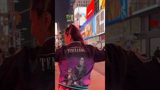 LA CHAMARRA OFICIAL DE lostemerarios EN TIMES SQUARE NY newyork bullseyemerchandising177 [upl. by Lieberman24]