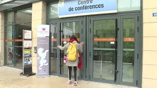 Rentrée universitaire  accueil des étudiants étrangers à Poitiers [upl. by Tlihcox]