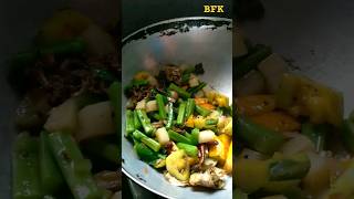 Ilish Macher Matha Diye Pui Shak  Hilsa Fish Recipe  Bengali Recipe  Bengali Food Kitchen shorts [upl. by Aimar]