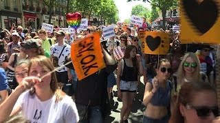 Marche des fiertés samedi à Paris [upl. by Gilbye942]