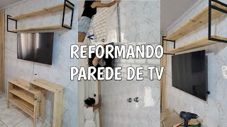 TRANSFORMANDO A PAREDE DA TV DA MINHA VÓ PAPEL DE PAREDE E MÓVEIS DE MADEIRA ✨️ [upl. by Jacinthe]