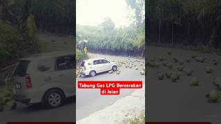 Tabung LPG tumpah ke jalan [upl. by Annaig416]