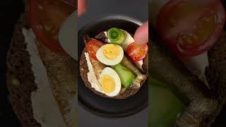 Smørrebrød mit Sprott Frishkāse und Eier [upl. by Salta]