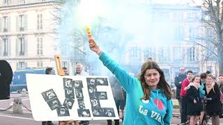 Mobilisation de la Marche Pour La Vie contre la Constitution de IVG CongresVersailles [upl. by Wang]