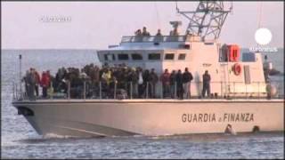 Lampedusa oltre mille immigrati in 12 ore [upl. by Auoy]