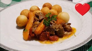 Pečené hovězí recept na maso s mrkví cibulí česnekem a kroketami [upl. by Myer57]