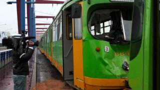 Zderzenie tramwajów Poznań Collision trams Colisión tranvías 電車相撞 حادث [upl. by Robet534]