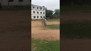 School girls reaction Wow 😱😱cyclestunt youtubeshorts virelshorts shorts [upl. by Ayrad]