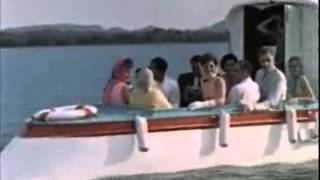 March 17 1962  Jacqueline Kennedy and Lee Radziwill on a boat cruise on Lake Pichola Udaipur [upl. by Velma]