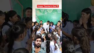 Teachers day par teacher ko gift ❣️😍 school teachersday happyteachersday schoollife [upl. by Nyloc]