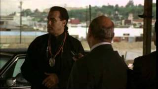 DELITTI INQUIETANTI STEVEN SEAGAL RISSA NEL PARCHEGGIO [upl. by Eira]