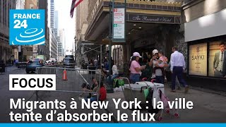 Accueil des migrants à New York  la ville tente d’absorber le flux • FRANCE 24 [upl. by Edrahs]