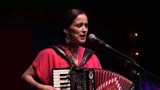 Julieta Venegas  Ese Camino En Vivo [upl. by Allicserp]