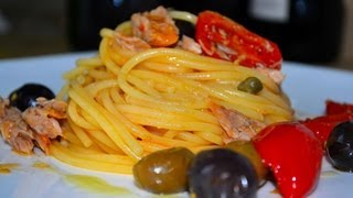 Video ricetta quotSpaghetti tonno olive pomodorini e capperiquot Blog wwwaglioincamiciacom [upl. by Islek]