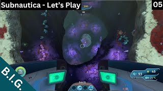 Subnautica  Lets Play  Day 5  More wrecks blueprints and some new stuff [upl. by Mayram]