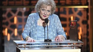 Betty White morre aos 99 anos [upl. by Ferri]