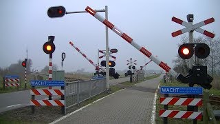 Spoorwegovergang Hindeloopen  Dutch railroad crossing [upl. by Georgette]