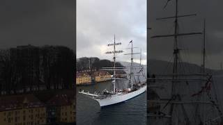 Statsraad Lehmkuhl on its way into Bergen Harbor Bergen Havn Quite a sight [upl. by Wendel]