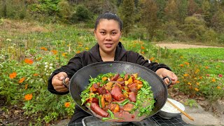 今天做一大锅红烧猪尾巴，配着新鲜蔬菜欧妹吃过瘾了 Today had delicious pig tails and vegetables [upl. by Alton]