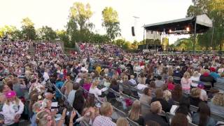 Helen Sjöholm och Peter Jöback i Allsang på grensen 2015 HD 720p [upl. by Evelyn]