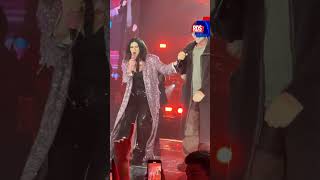 Laura Pausini amp Biagio Antonacci cantano quotTra Te e Il Marequot a sorpresa al Forum di Milano [upl. by Burkle]