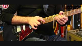 Gitarre halten und das 1Gitarrenriff  Basic Rock Guitar 2 [upl. by Venetia]