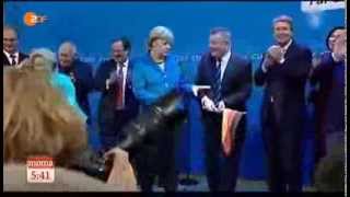 Angela Merkel wirft DeutschlandFahne weg 22092013 [upl. by Oca]