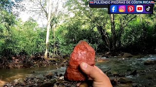 Buscando rocas en Costa Rica para hacer artesanías [upl. by Prue7]