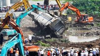 Anger Rising over Wenzhou Train Crash [upl. by Margie910]