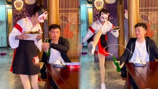 小哥把我的所有道具都抢走了，用脚开瓶其实更快，你可难不倒我😂 cosplay funny [upl. by Acsehcnarf249]