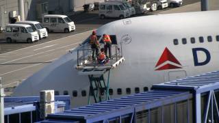 Delta Boeing 747400 Cockpit window repair [upl. by Aitat]