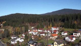 Luftaufnahmen von Zwiesel mit höchster Kirche im Bayerischen Wald [upl. by Artapoelc]