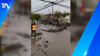 Aluvión deja al menos tres muertos en Quito [upl. by Alekehs]