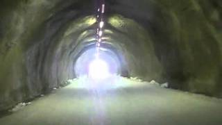 Sölden GletscherTunnel in 25 sec vom Rettenbach zum Tiefenbachgletscher  Лыжный тунель [upl. by Nirra663]