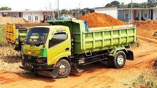 Truk Muatan tanah Timbunan tongkang muatan berat full bak dumptruck [upl. by Chemar]