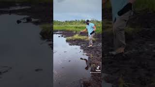 Man plunges into muddy water while trying to take a shortcut in Maldives [upl. by Onitnevuj]