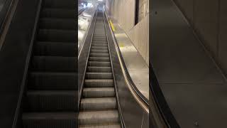 Montreal Metro Escalators VS Stairs CÔTEDESNEIGES STATIONThang cuốn VS Thang bộ Oct 032024 [upl. by Oremo929]