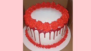 BONITA DECORACION DE PASTEL CON ROSETONES ROJOS [upl. by Ydoj428]