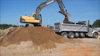 Biggest wheel loader in the world 70 yard super high lift LeTourneau L2350 [upl. by Feltie]