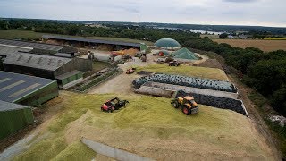 Réaliser une taupinière de 6m de haut  Ensilage dans le Morbihan [upl. by Inattyrb]