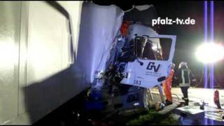 News  Schwerer LKW Unfall auf der A 61 bei Dannstadt  Milchsee auf der Autobahn [upl. by Brownson]